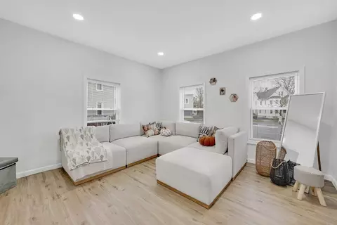 Living - 276 Dickinson St, Springfield, MA 01108 photo 1 of 1