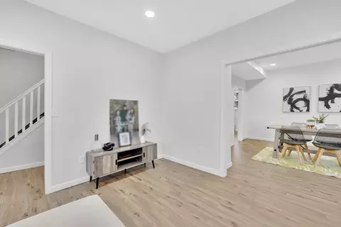 Entry Way - 276 Dickinson St, Springfield, MA 01108 photo 1 of 6