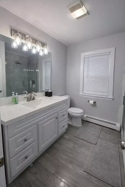 Bath - 8 Pelham St, Worcester, MA 01609 photo 1 of 4