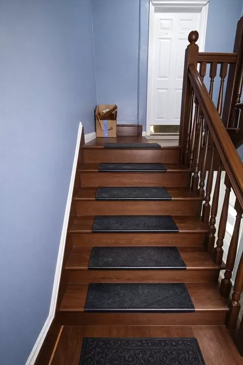 Entry Way - 8 Pelham St, Worcester, MA 01609 photo 3 of 3