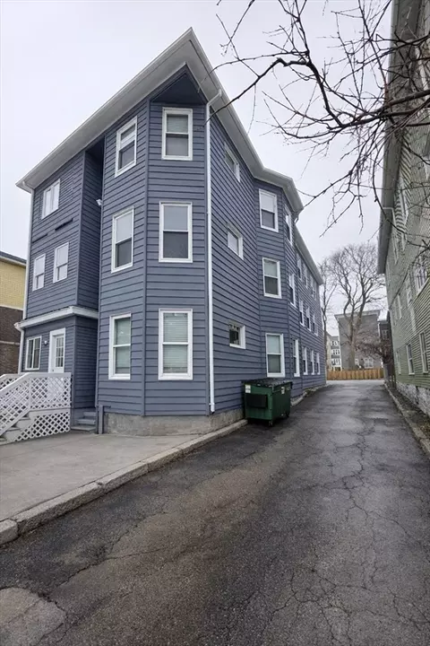 Exterior - 8 Pelham St, Worcester, MA 01609 photo 2 of 4