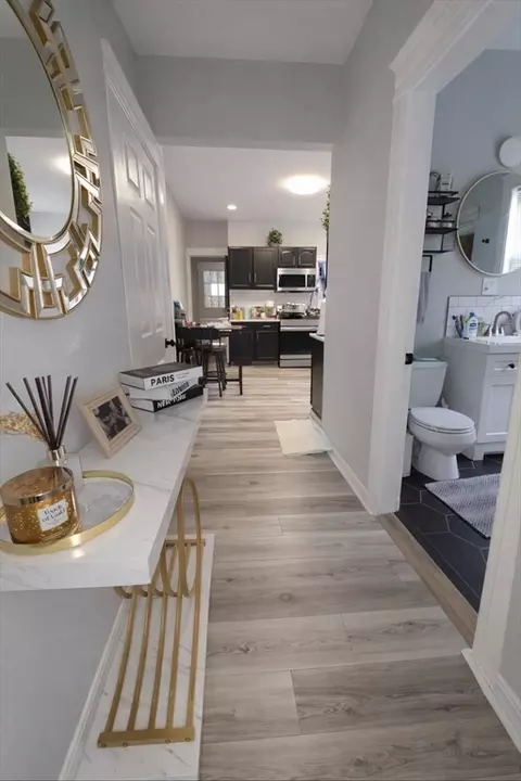 Entry Way - 8 Pelham St, Worcester, MA 01609 photo 1 of 3