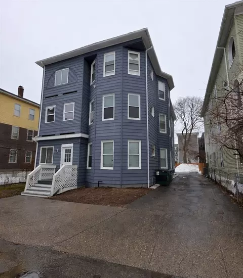8 Pelham St, Worcester, MA 01609