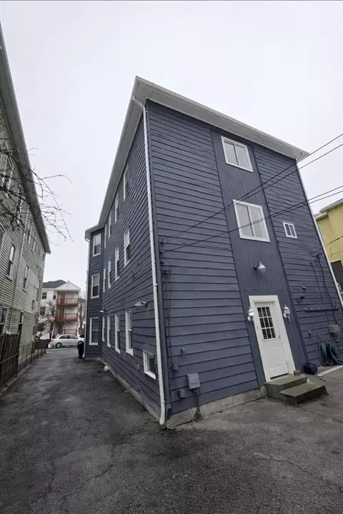 Exterior - 8 Pelham St, Worcester, MA 01609 photo 4 of 4