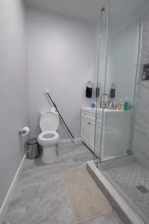 Bath - 8 Pelham St, Worcester, MA 01609 photo 3 of 4
