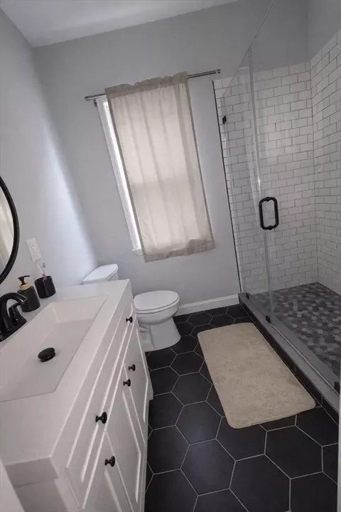 Bath - 8 Pelham St, Worcester, MA 01609 photo 2 of 4