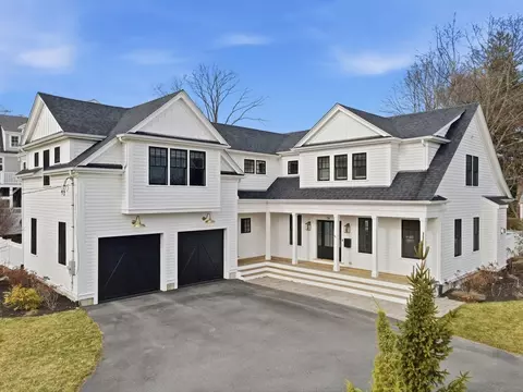 28 Marsh St, Hingham, MA 02043
