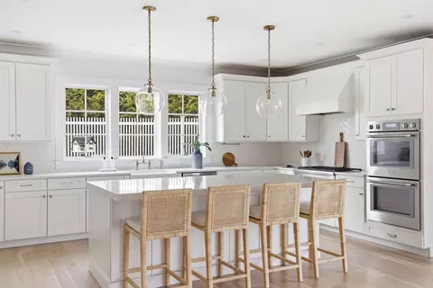 28 Marsh St, Hingham, MA 02043 photo 2