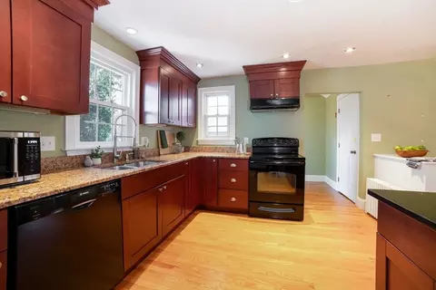 4 Winston Rd, Worcester, MA 01606 photo 5