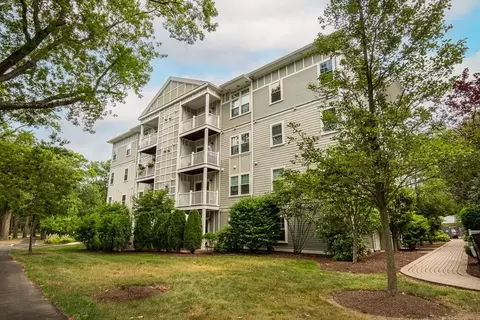 990 Vfw Pkwy #204, Boston, MA 02132