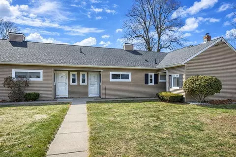 156 Horseshoe Dr #156, Chicopee, MA 01022
