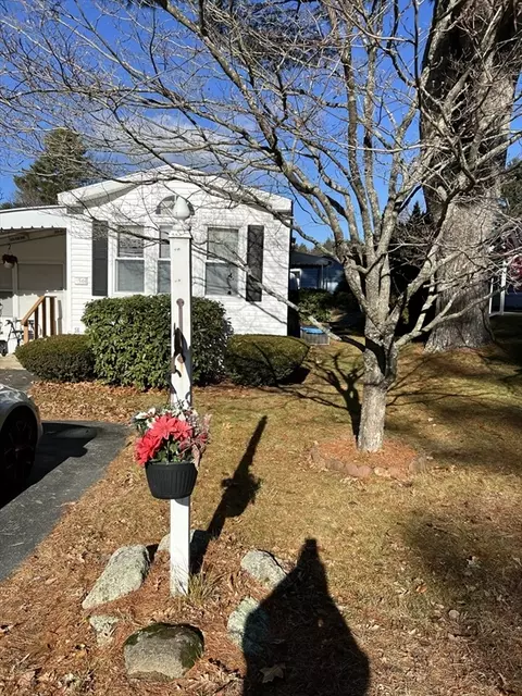 56 Park Ave, Sturbridge, MA 01566