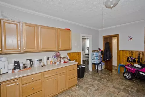 20 E School St, West Springfield, MA 01089 photo 22