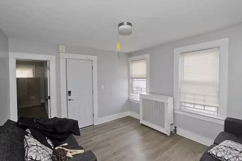 20 E School St, West Springfield, MA 01089 photo 9