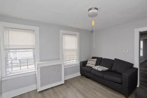 20 E School St, West Springfield, MA 01089 photo 11