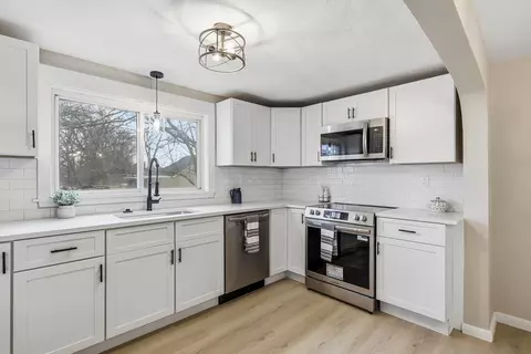 23 Sterling St, Chicopee, MA 01020