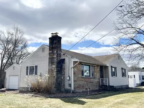 208 West St, Ludlow, MA 01056
