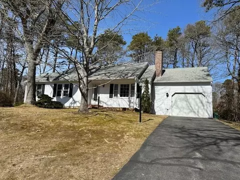 6 Clinton Dr, Yarmouth, MA 02675