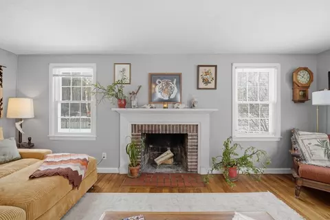 357 Maple Rd, Longmeadow, MA 01106