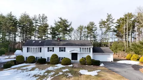 7 Randall Rd, Rochester, MA 02770