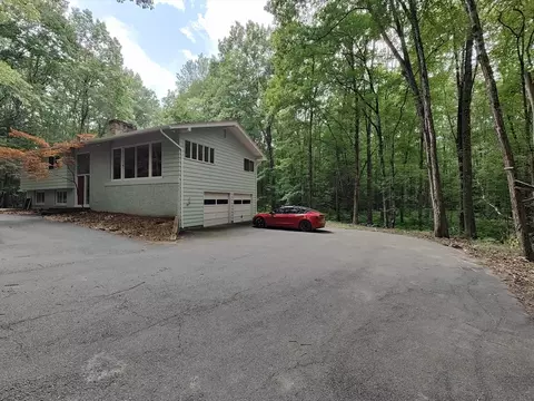 35 Weatherwood Rd, Amherst, MA 01002