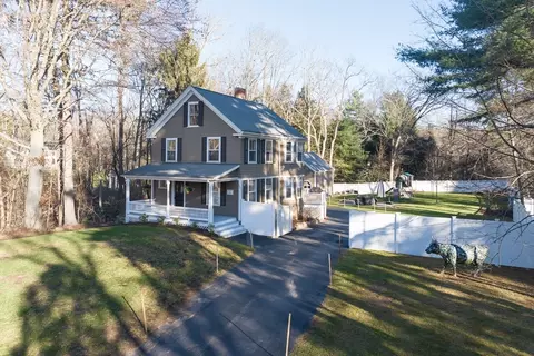 556 Wellesley St, Weston, MA 02493