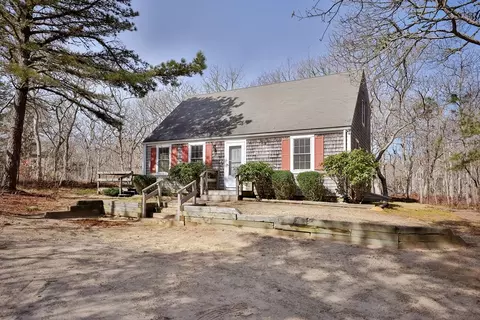 18 Windsor Dr, Edgartown, MA 02539