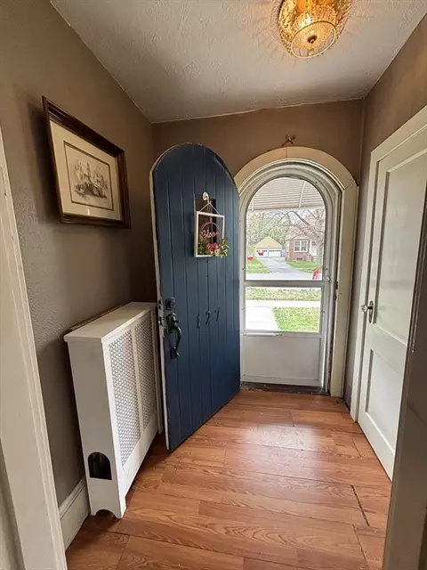 127 Melha Ave, Springfield, MA 01104 photo 2