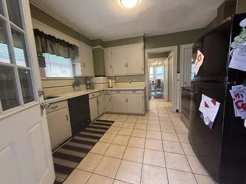 127 Melha Ave, Springfield, MA 01104 photo 21