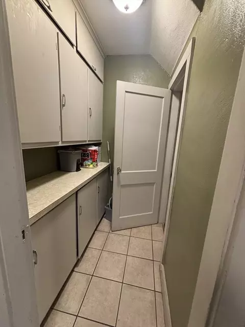 127 Melha Ave, Springfield, MA 01104 photo 17