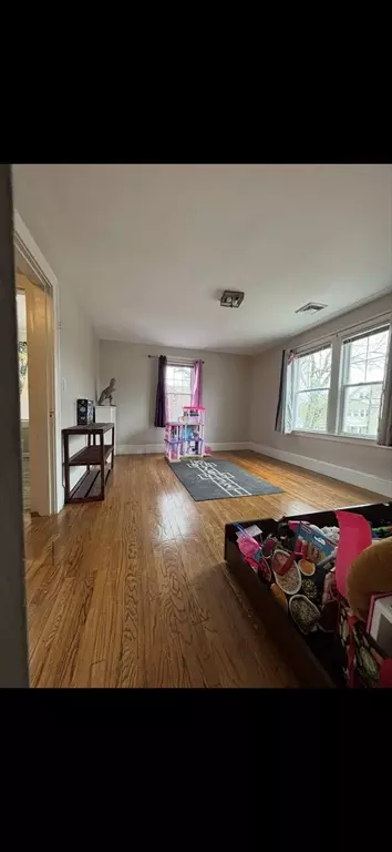 127 Melha Ave, Springfield, MA 01104 photo 23