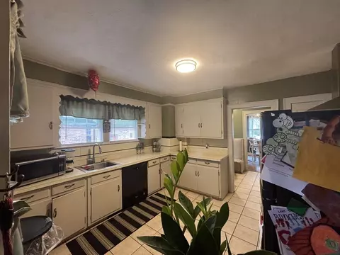 127 Melha Ave, Springfield, MA 01104 photo 19