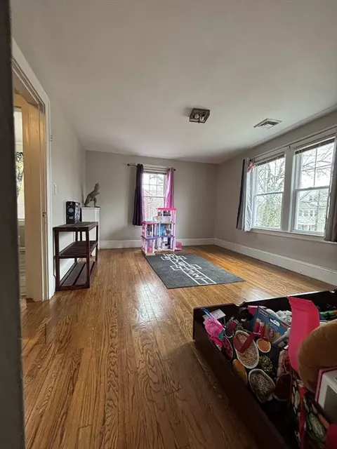 127 Melha Ave, Springfield, MA 01104 photo 28