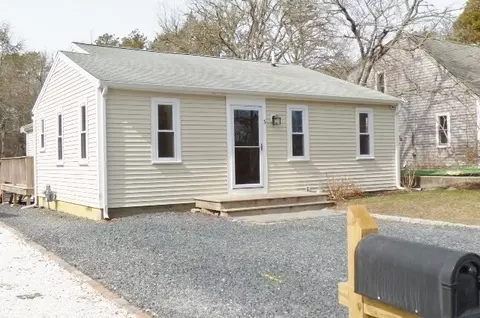 3 Circuit Rd N, Yarmouth, MA 02673