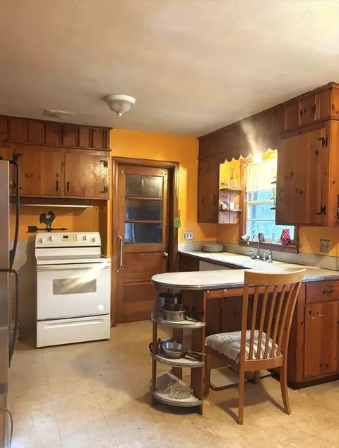52 Bremen St, Springfield, MA 01108 photo 2