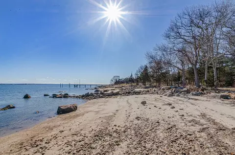 16 Spinnaker Ln, Marion, MA 02738