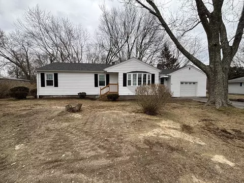 52 Bushee Rd, Swansea, MA 02777