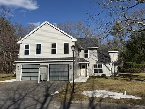 15 Barracks Rd #15, Hudson, MA 01749