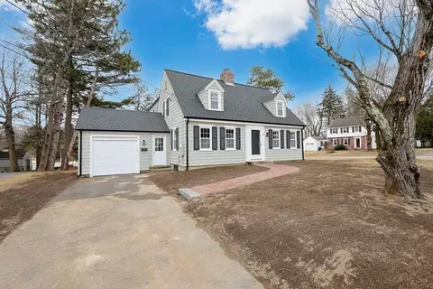 9 Arnold Rd, Shrewsbury, MA 01545