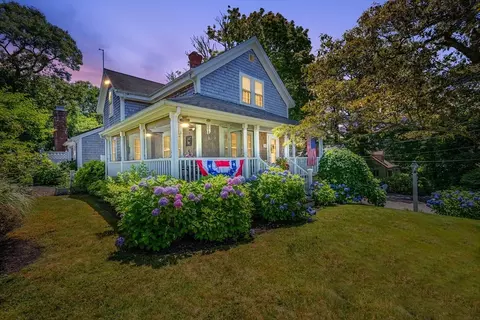 181 School St, Cotuit, MA 02635 photo 2