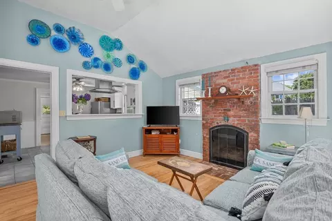 181 School St, Cotuit, MA 02635 photo 11