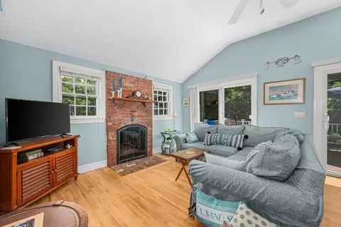 181 School St, Cotuit, MA 02635 photo 9