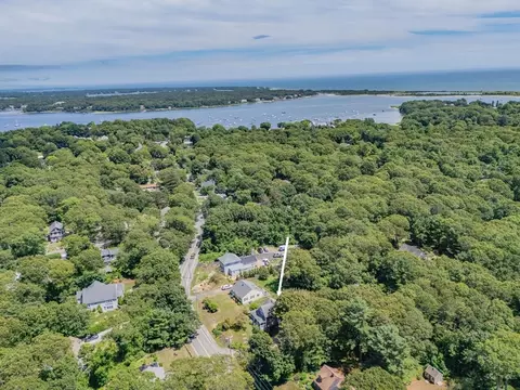 181 School St, Cotuit, MA 02635 photo 3