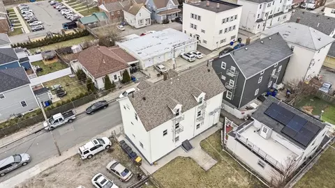 173 County St, Fall River, MA 02723 photo 4