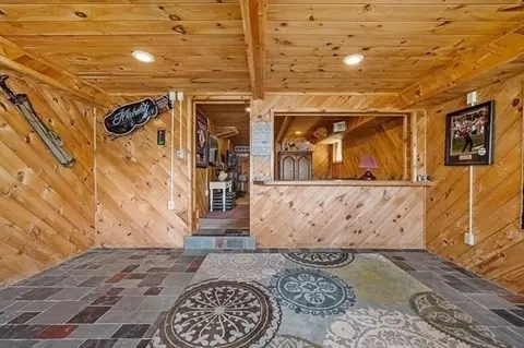 Entry Way - 45 Point Pleasant Rd, Webster, MA 01570 photo 4 of 5