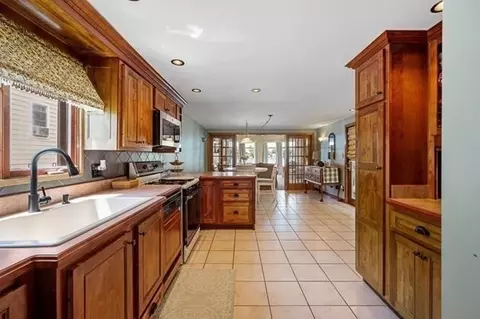 Kitchen - 45 Point Pleasant Rd, Webster, MA 01570 photo 2 of 2
