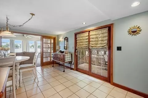 Entry Way - 45 Point Pleasant Rd, Webster, MA 01570 photo 2 of 5