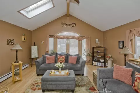 322 Holcomb Rd, Springfield, MA 01118 photo 10
