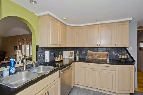 322 Holcomb Rd, Springfield, MA 01118 photo 6