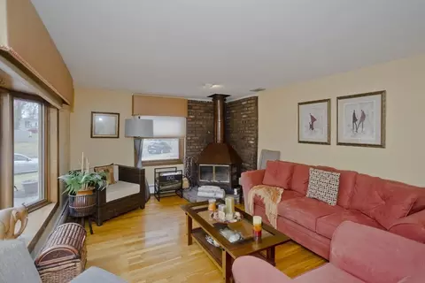 322 Holcomb Rd, Springfield, MA 01118 photo 12